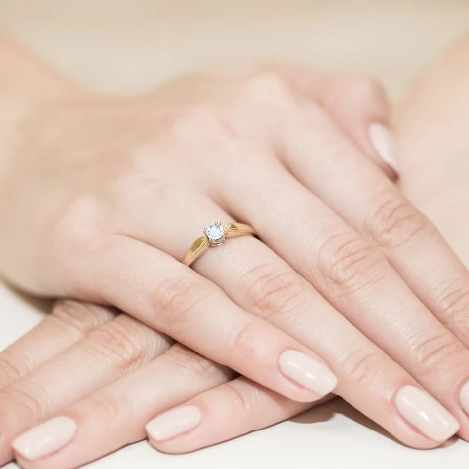 Gold Ring with 0.25ct Lab-diamond