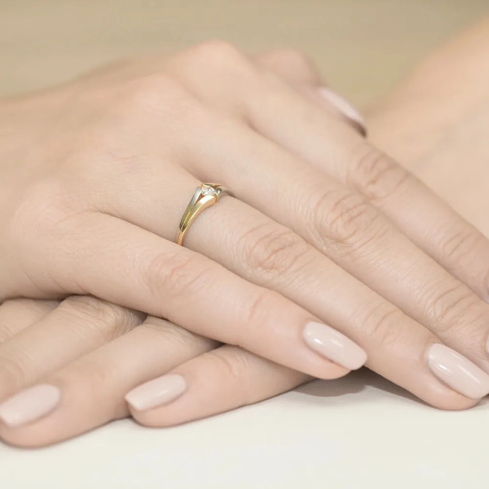 Goldring mit 0,08 ct Diamant