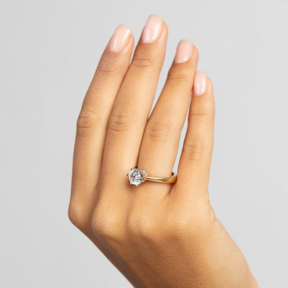 Ein Goldring mit 1,00 ct Diamant