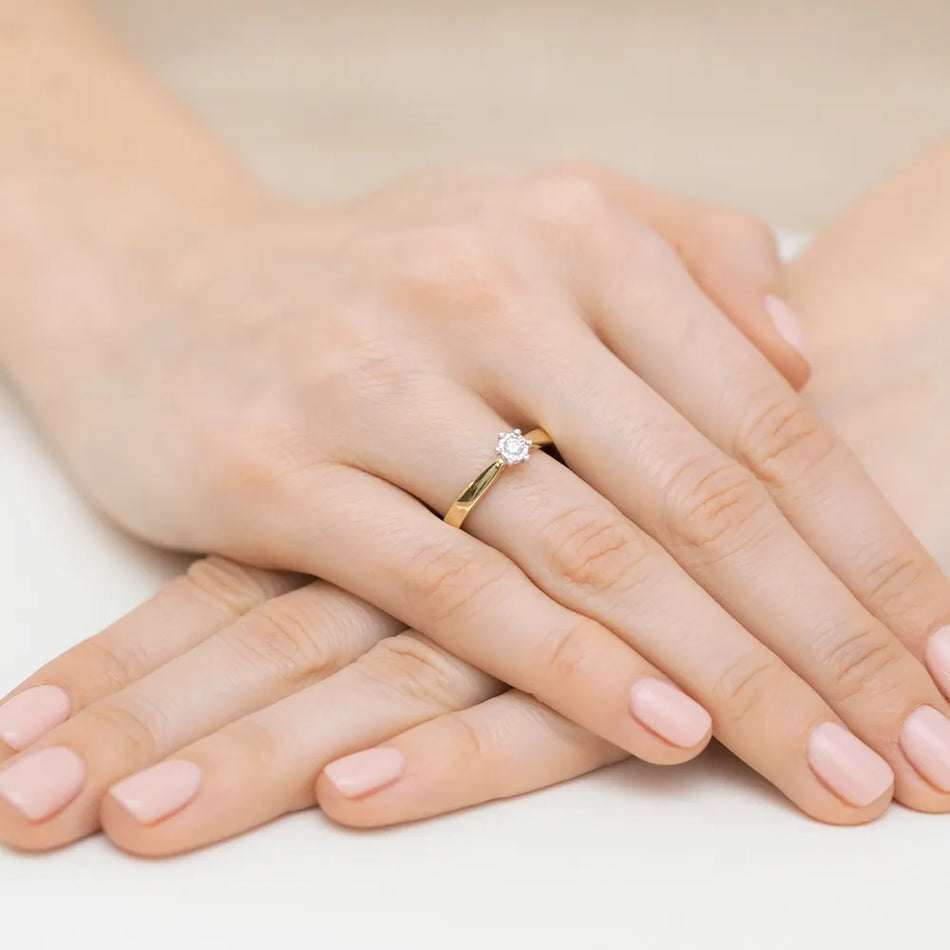 Gold Ring with 0.10ct Diamond