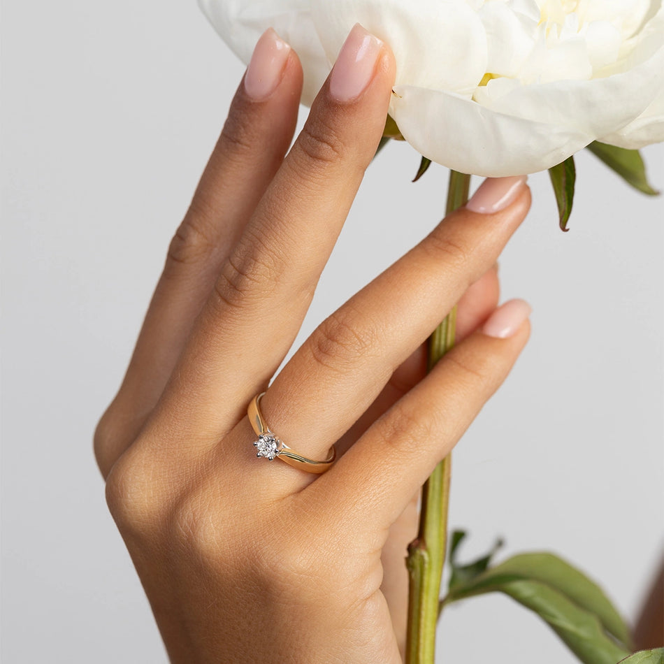 Goldring mit 0,30 ct Labrodiamanten