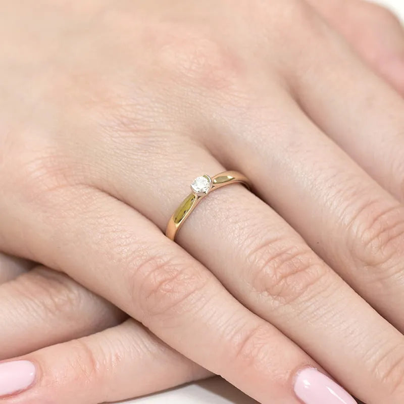 Goldring mit 0,10 ct Diamant