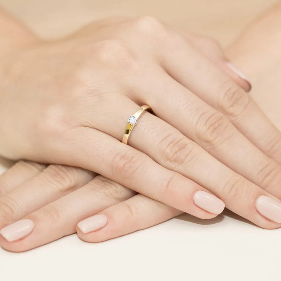 Goldring mit 0,10 ct Diamant