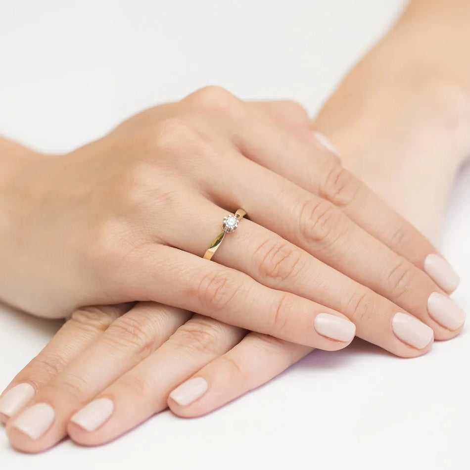 Gold Ring with 0.20ct Diamond