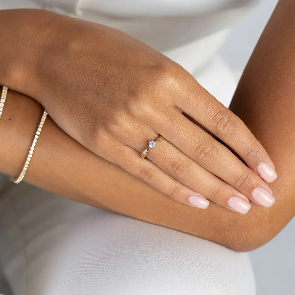 Goldring mit 0,30 ct Labrodiamanten