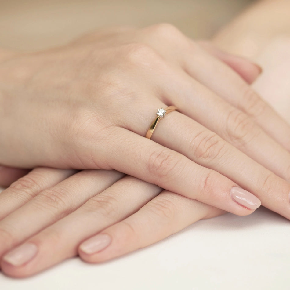 Goldring mit 0,08 ct Diamant