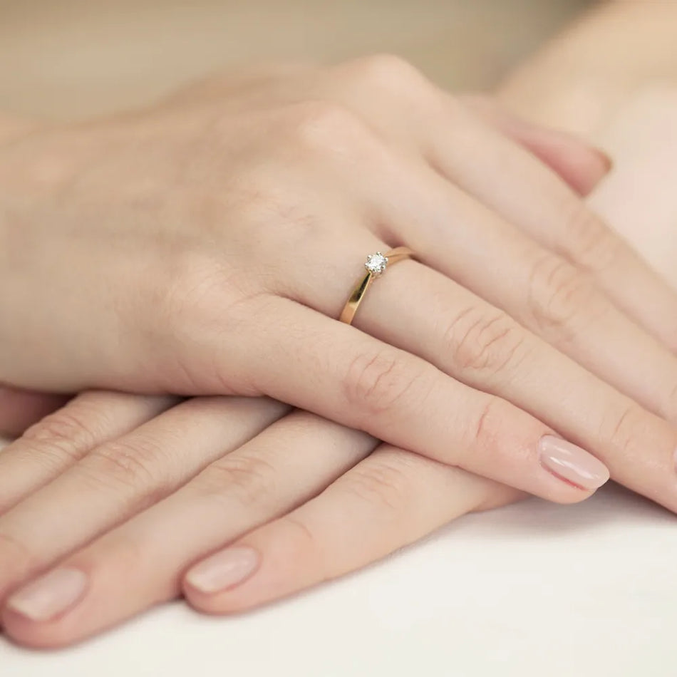 Goldring mit 0,10 ct Diamant