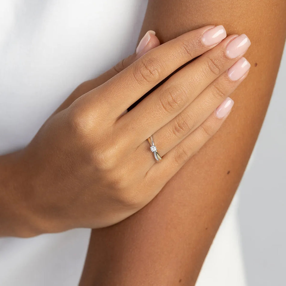 Gold Ring with 0.10ct Lab-diamond