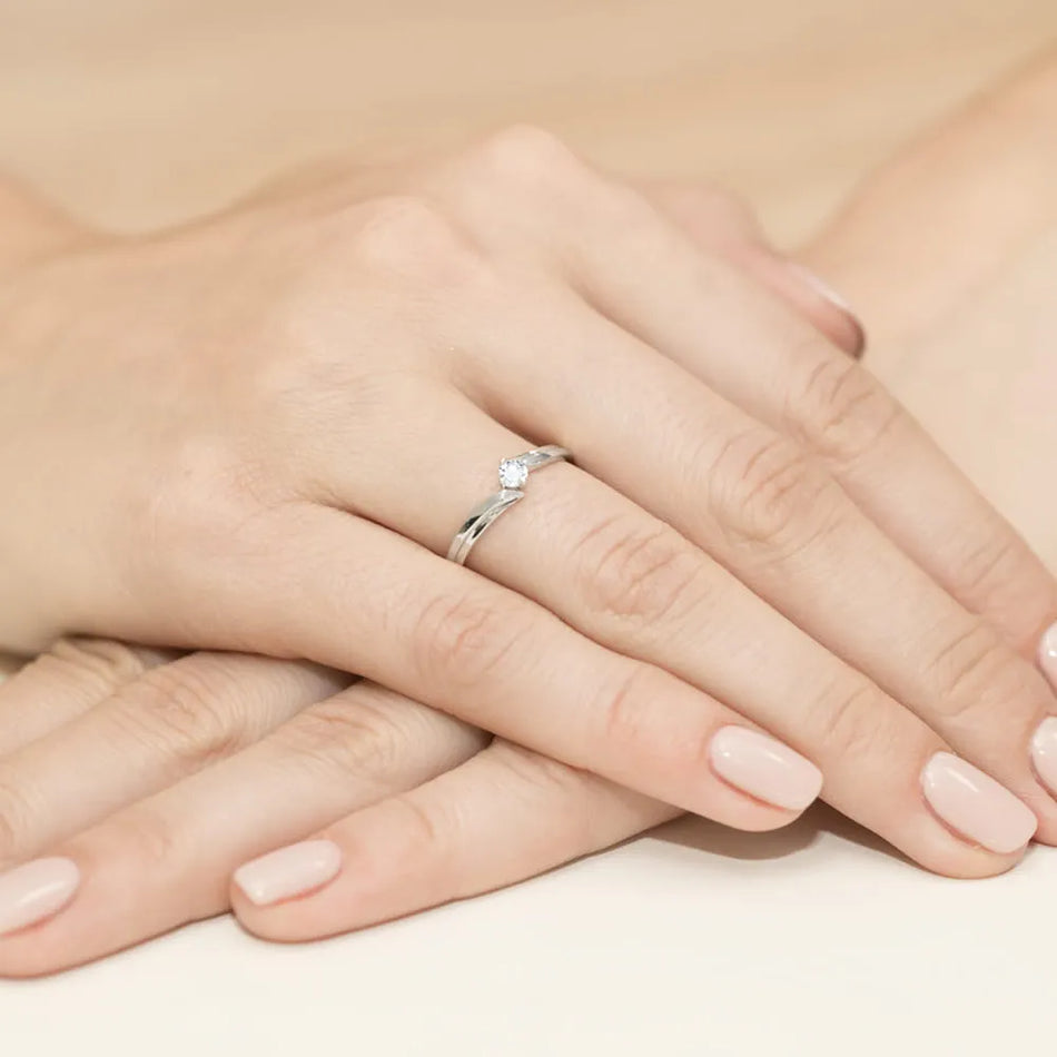 Goldring mit 0,10 ct Diamant