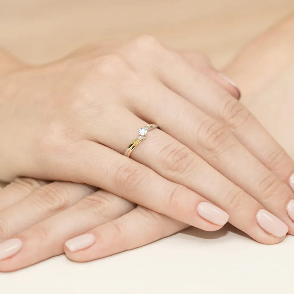 Goldring mit 0,08 ct Diamant