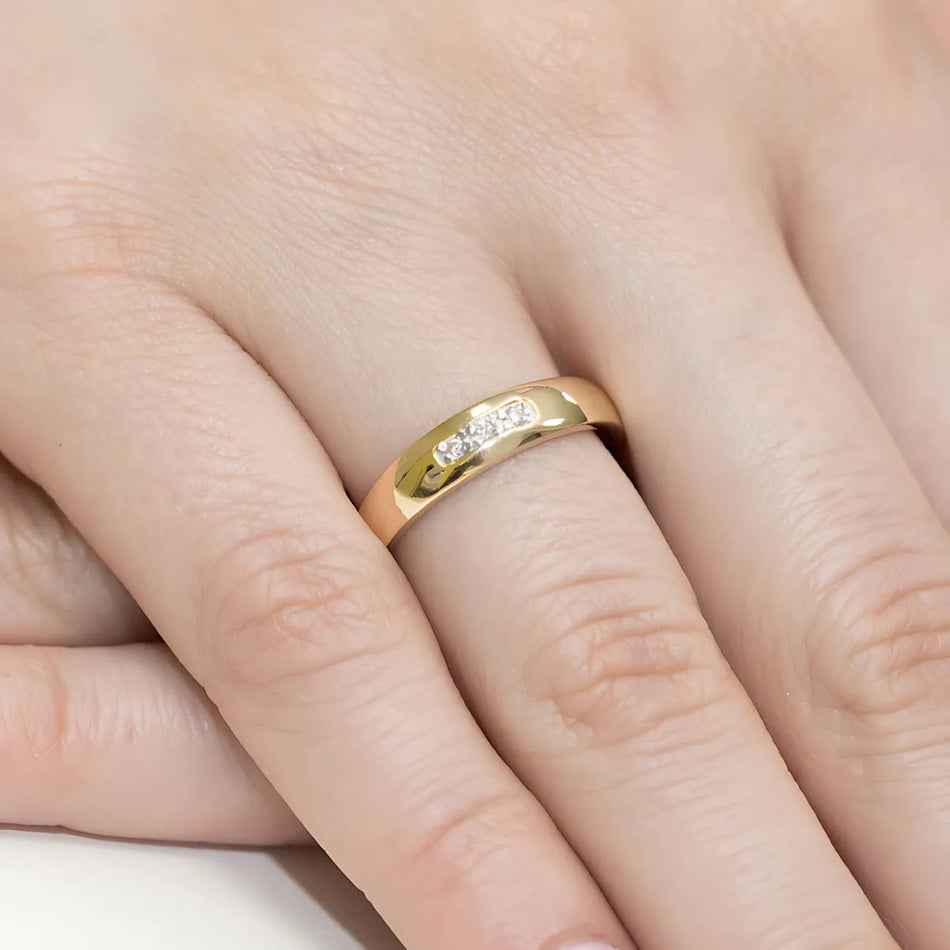 Gold Ring with 0.044ct Diamonds
