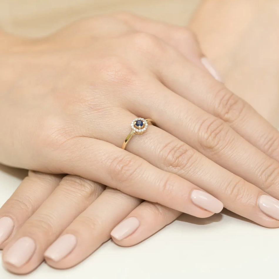 Gold Ring with 0.15ct Sapphire and 0.08ct Diamonds