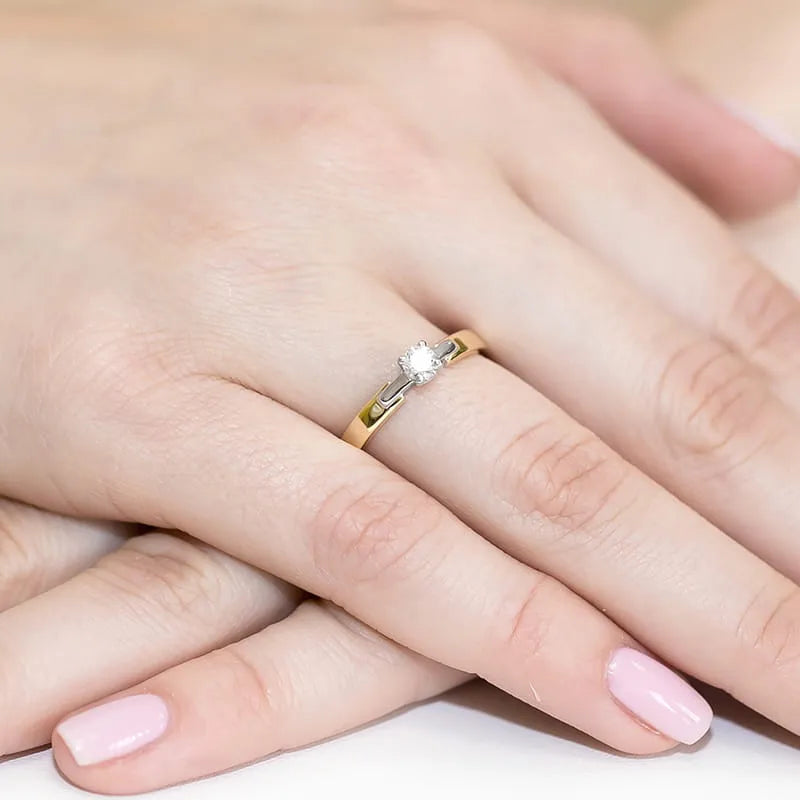Gold Ring with 0.20ct Diamond