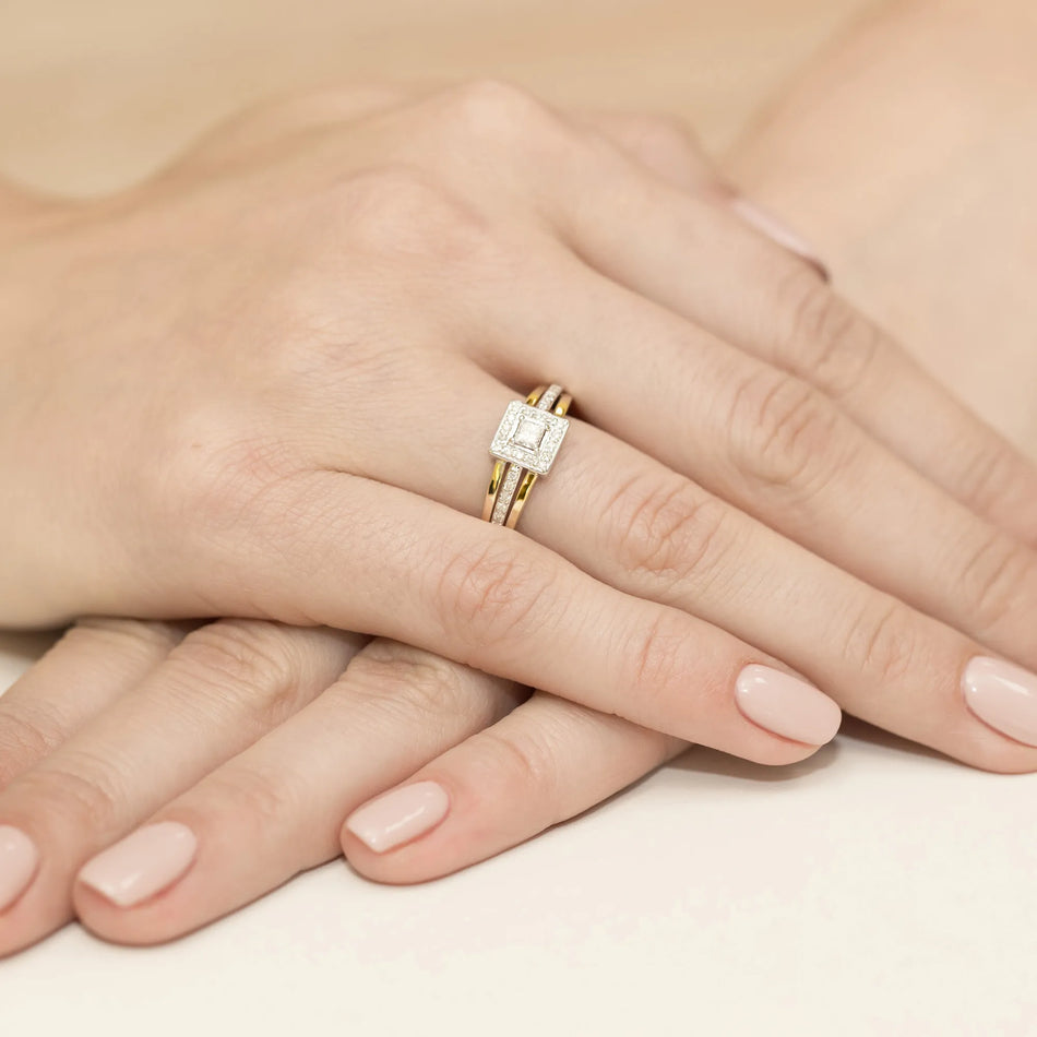 Goldring mit 0,15 ct und 0,14 ct Diamanten