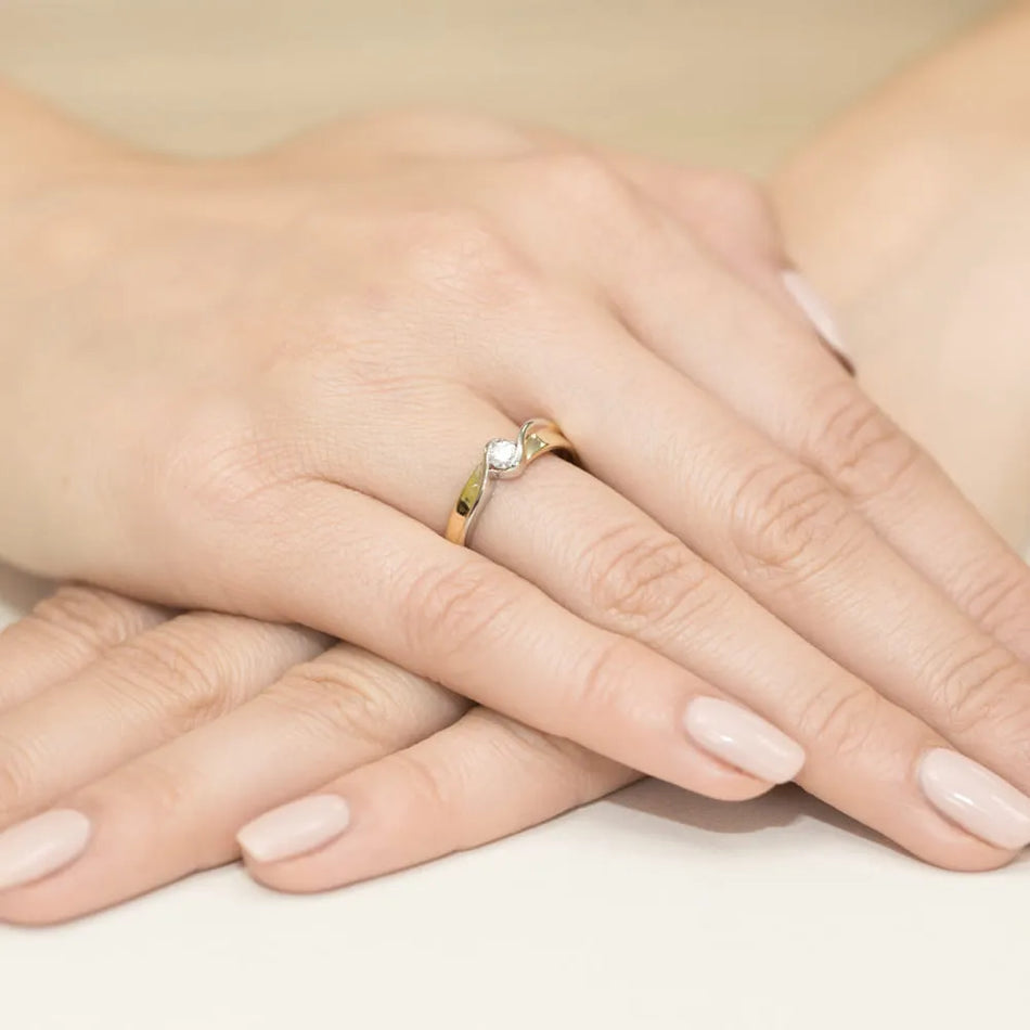 Goldring mit 0,15 ct Labor-Diamant