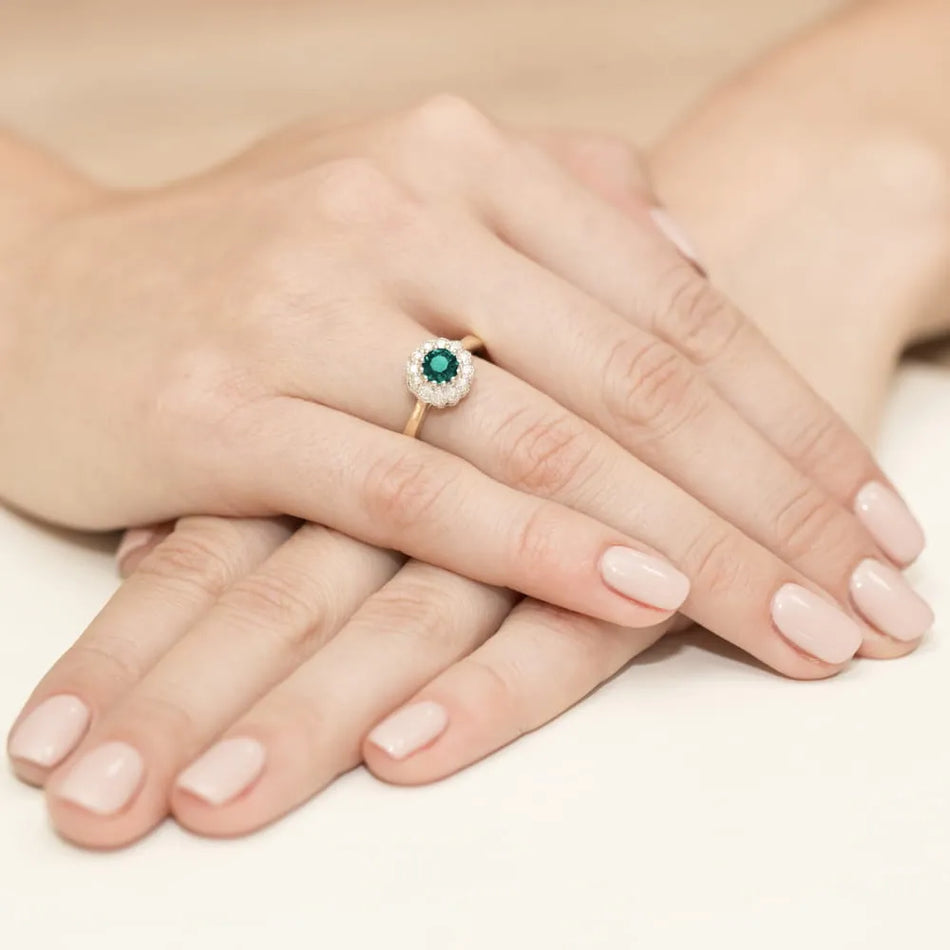 Goldring mit 0,50 ct Smaragd und 0,174 ct Diamanten