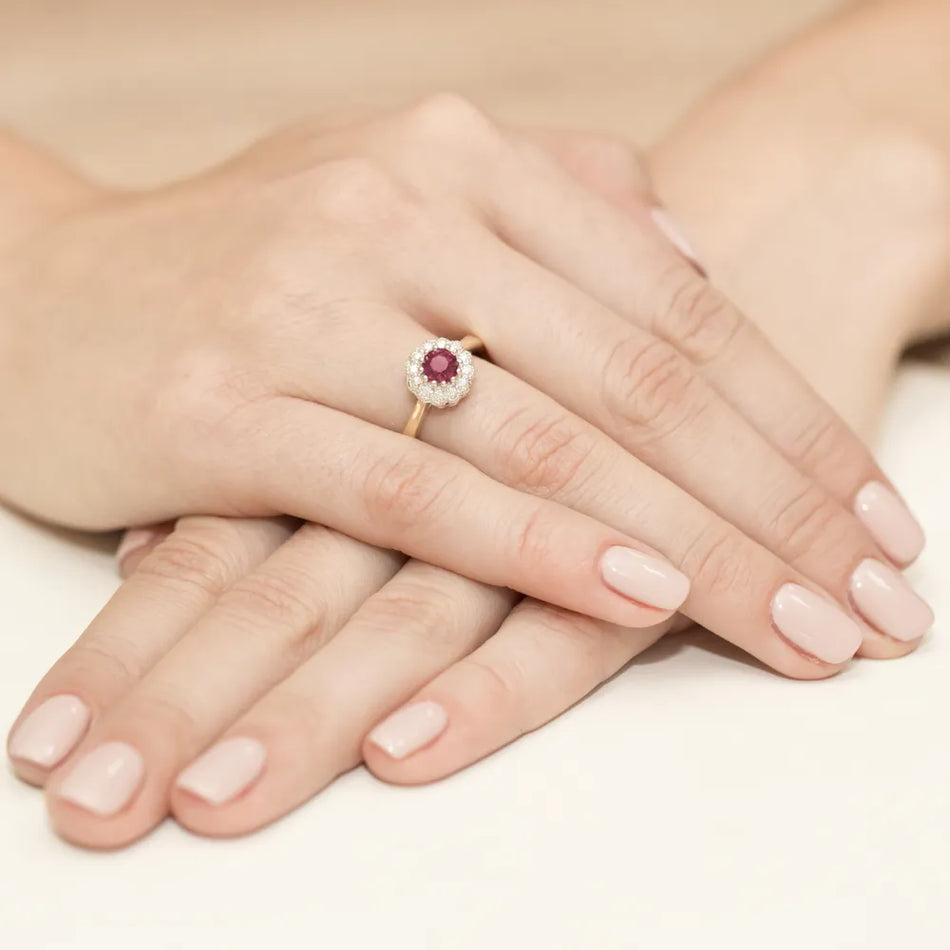 Gold Ring with 0.60ct Ruby and 0.174ct Diamonds