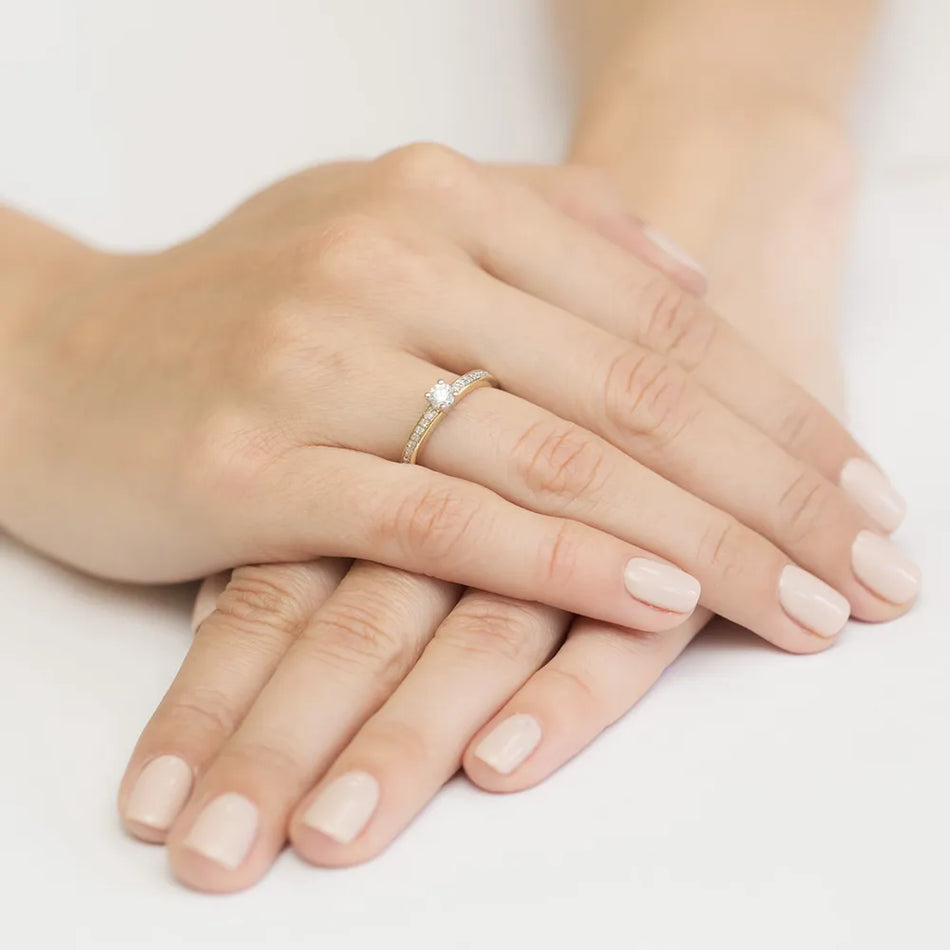 Gold Ring with 0.20ct and 0.08ct Diamonds