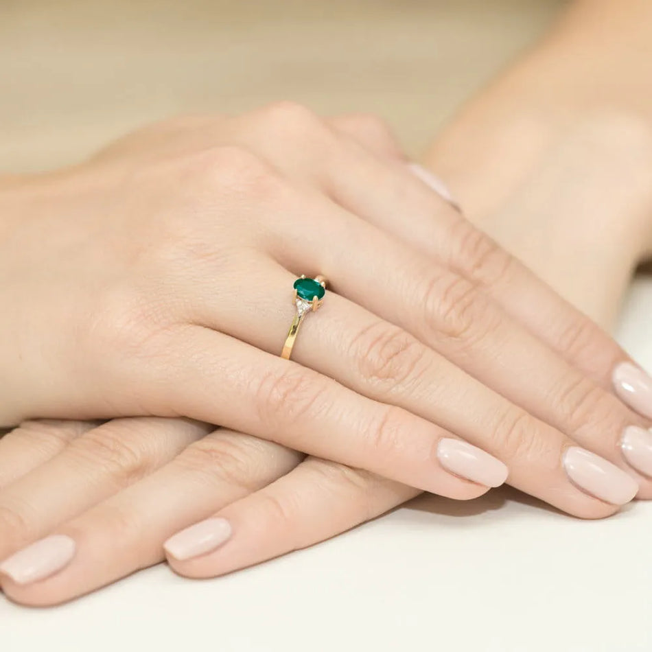 Goldring mit 0,40 ct Smaragd und 0,052 ct Diamanten