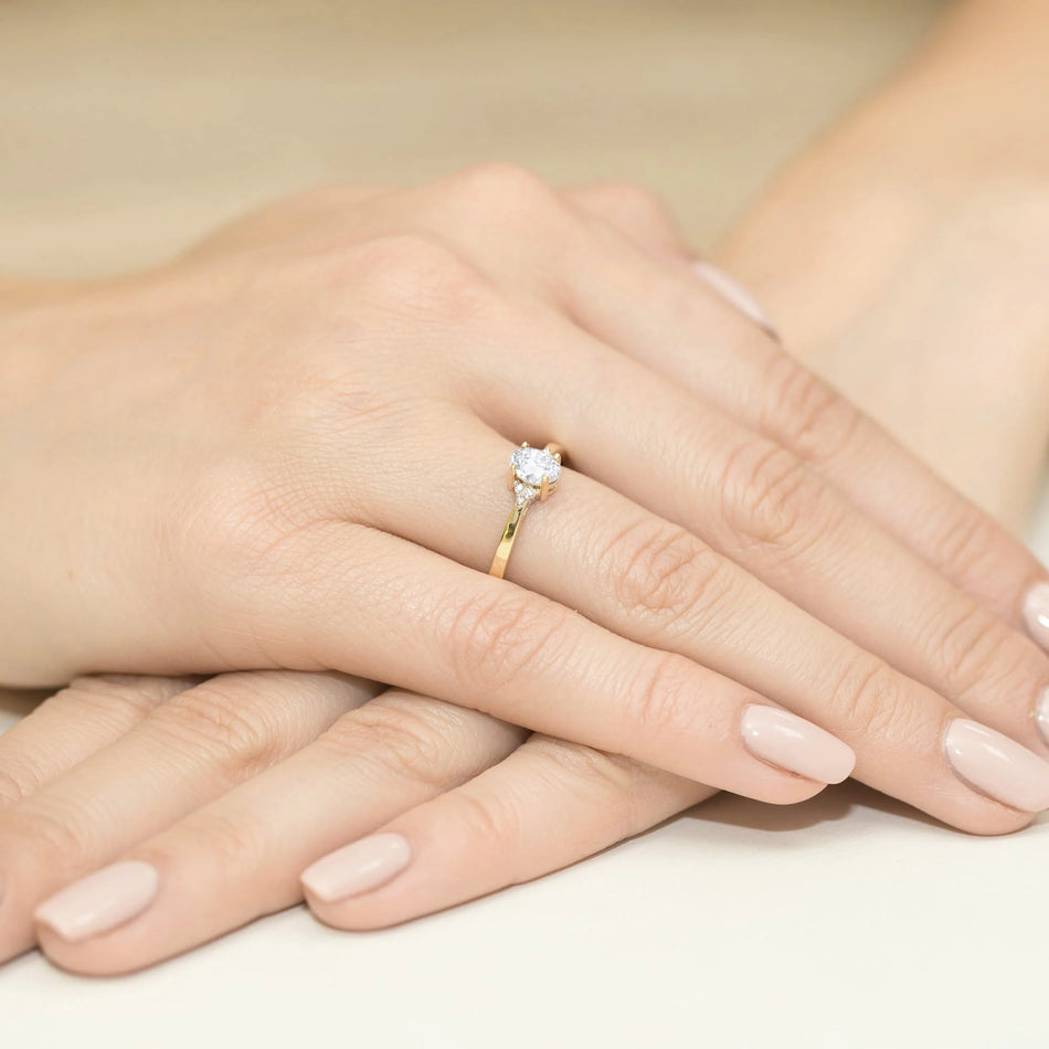 Goldring mit 0,40 ct und 0,052 ct Labor-Diamanten