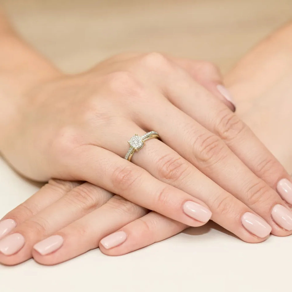 Goldring mit 0,08 ct und 0,178 ct Diamanten