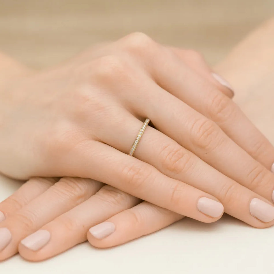 Goldring mit 0,085 ct Diamanten