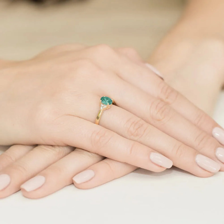 Gold Ring with 0.80ct Emerald and 0.052ct Diamonds
