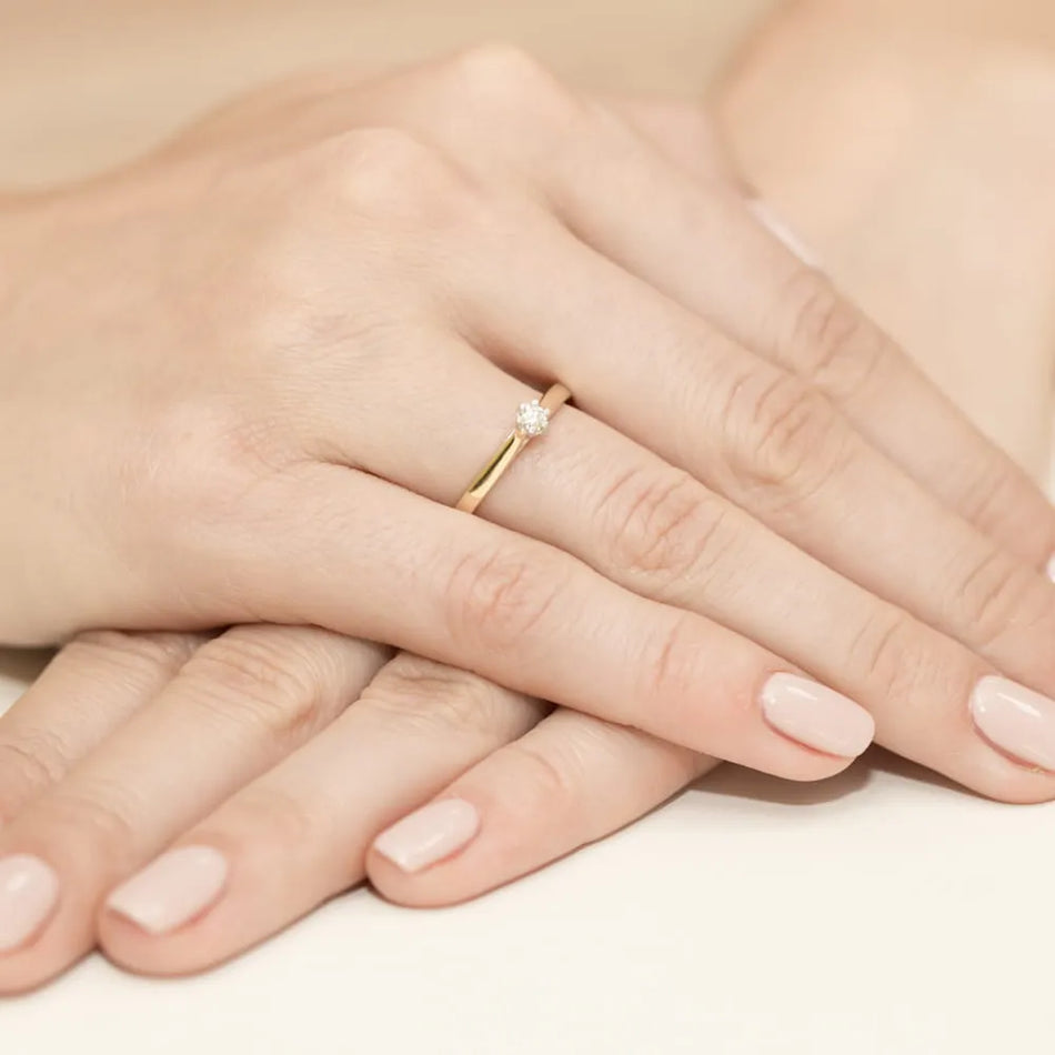 C Goldring mit 0,10 ct Diamant