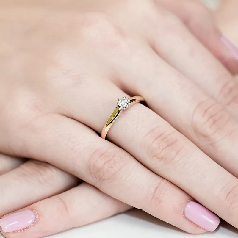 Gold Ring with 0.20ct Diamond