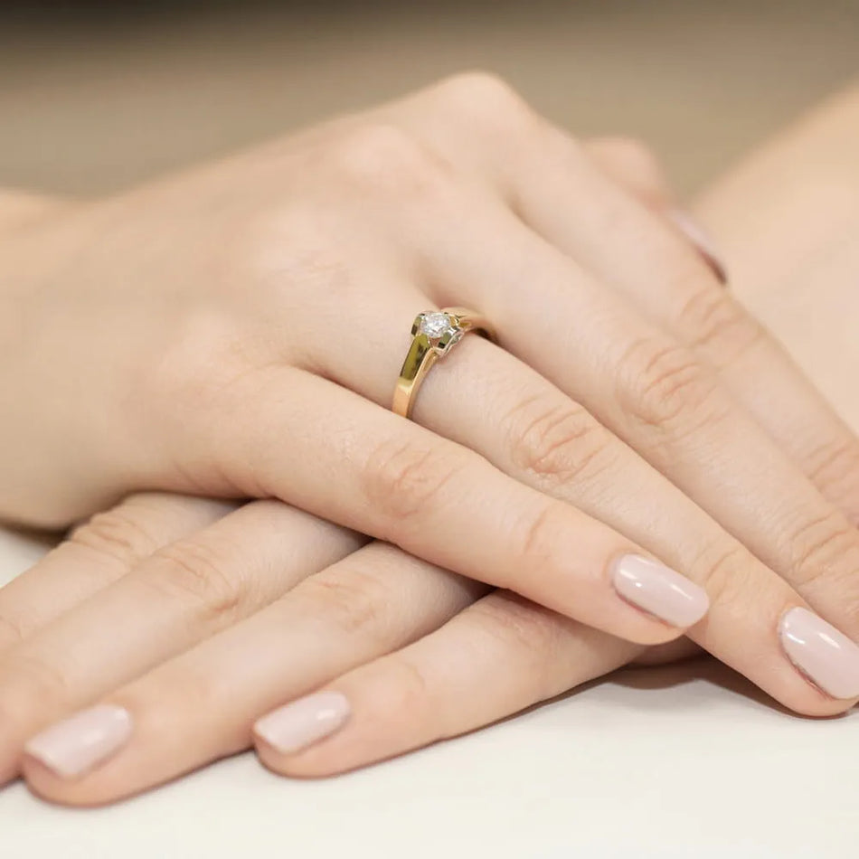 Goldring mit 0,30 ct Diamant