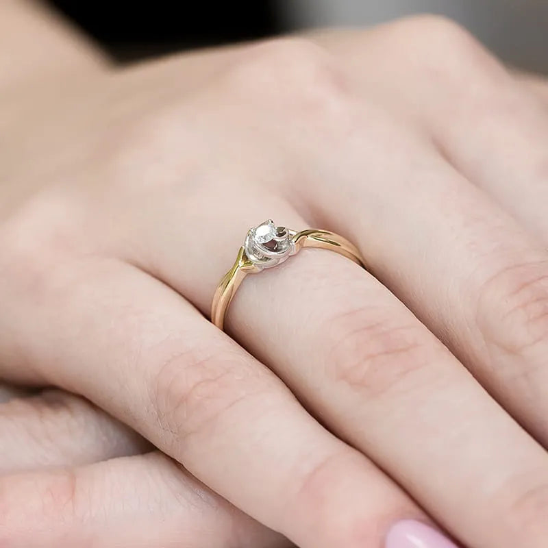 Gold Ring with 0.10ct Diamond