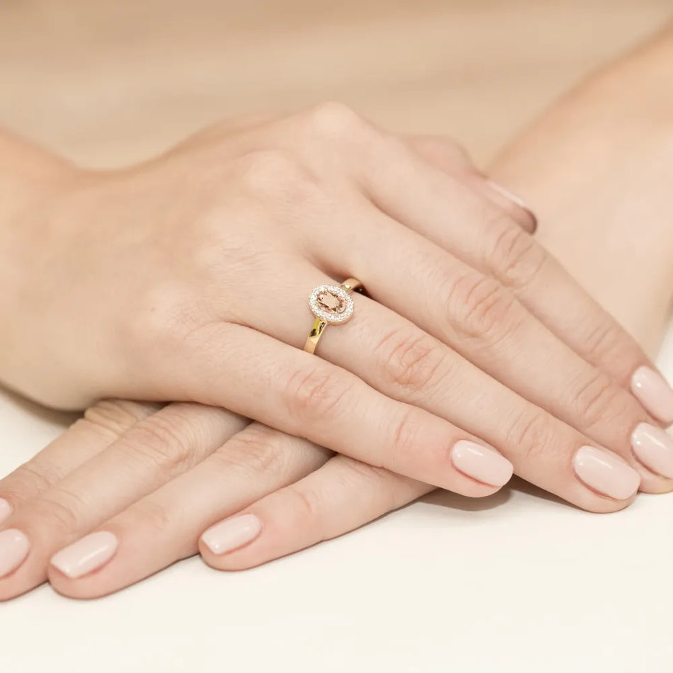 Gold Ring with 0.40ct Morganite and 0.08ct Diamonds