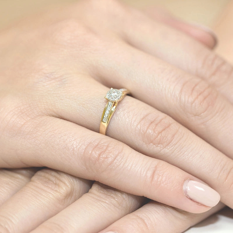 Goldring mit Zirkonia