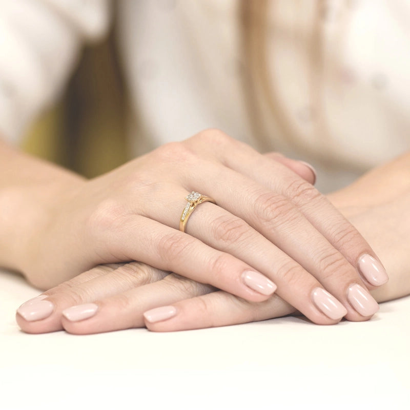 Goldring mit Zirkonia