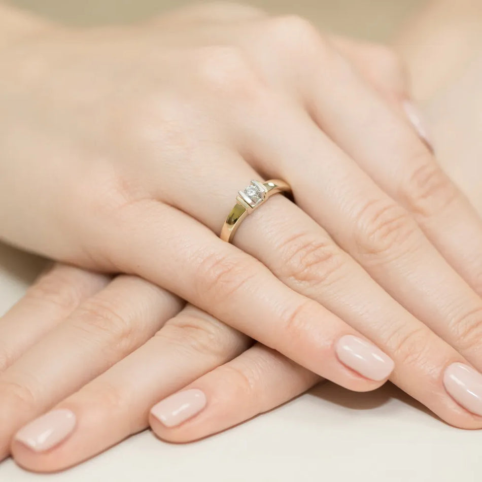 Gold Ring with 0.10ct Diamond