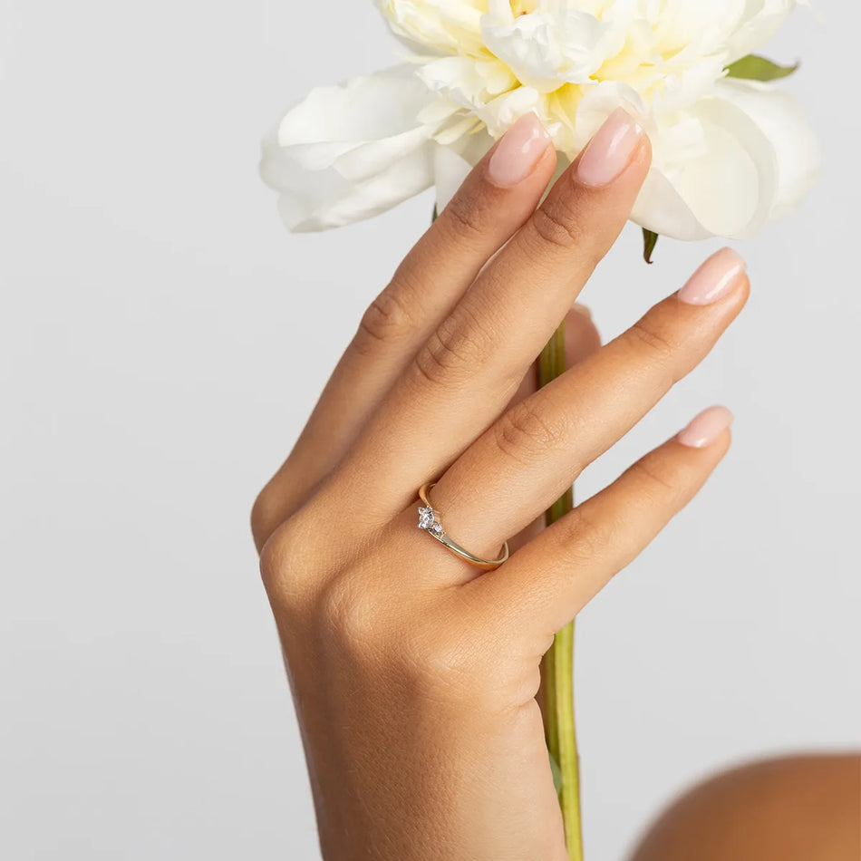 Goldring mit 0,10 ct und 0,017 ct Labor-Diamanten