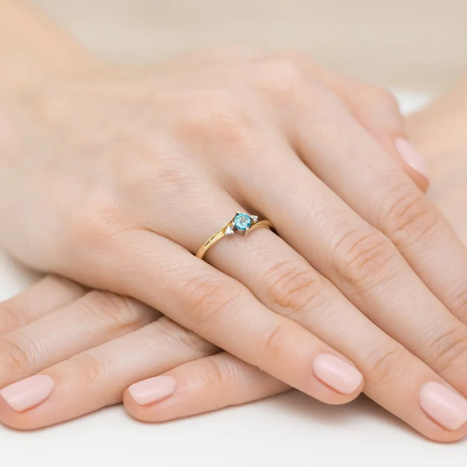 Goldring mit Topas und Diamanten