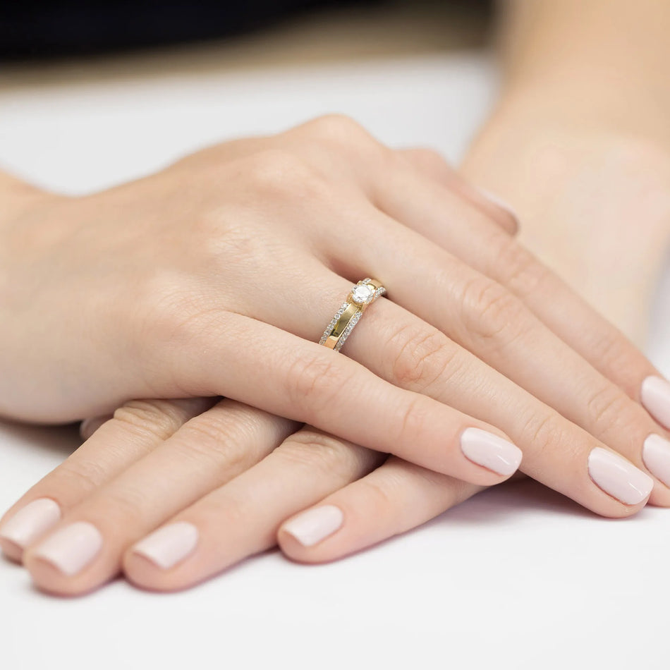 Gold Ring with 0.25ct and 0.20ct Lab-diamonds