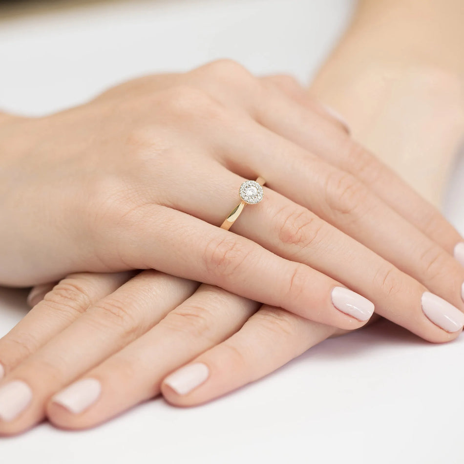 Goldring mit 0,12 ct und 0,103 ct Diamanten