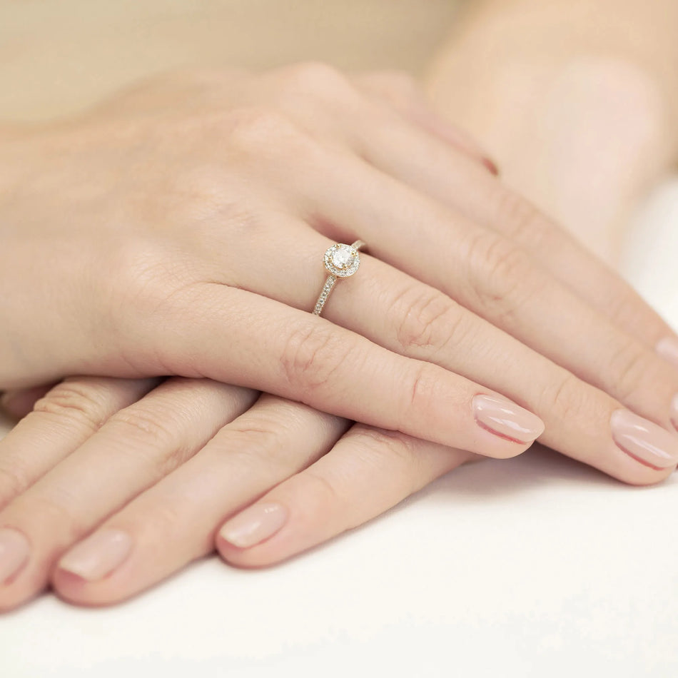 Goldring mit 0,15 ct und 0,13 ct Diamanten