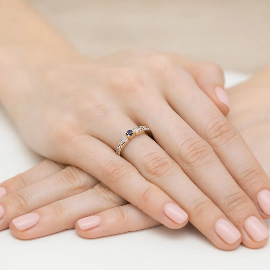 Gold Ring with 0.15ct Sapphire and 0.03ct Diamonds