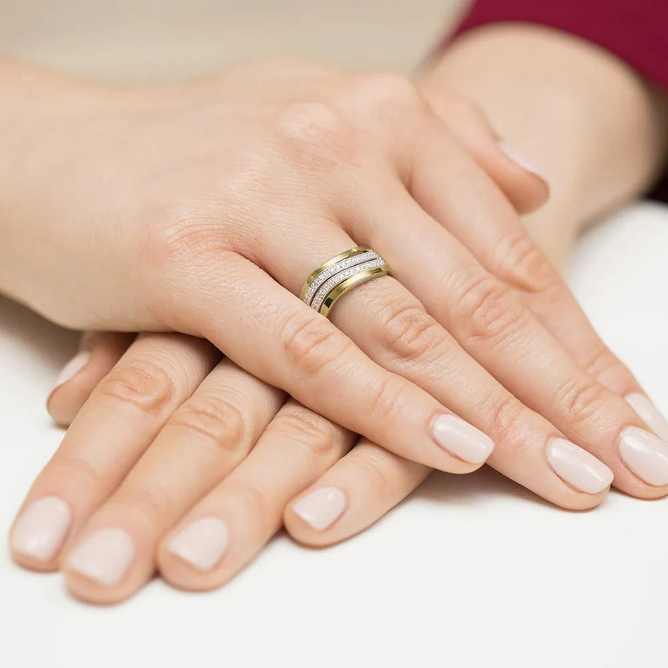 Goldring mit 0,18 ct Diamanten