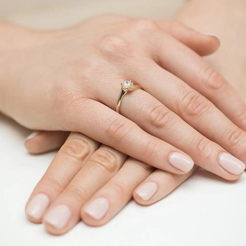 Goldring mit Diamant