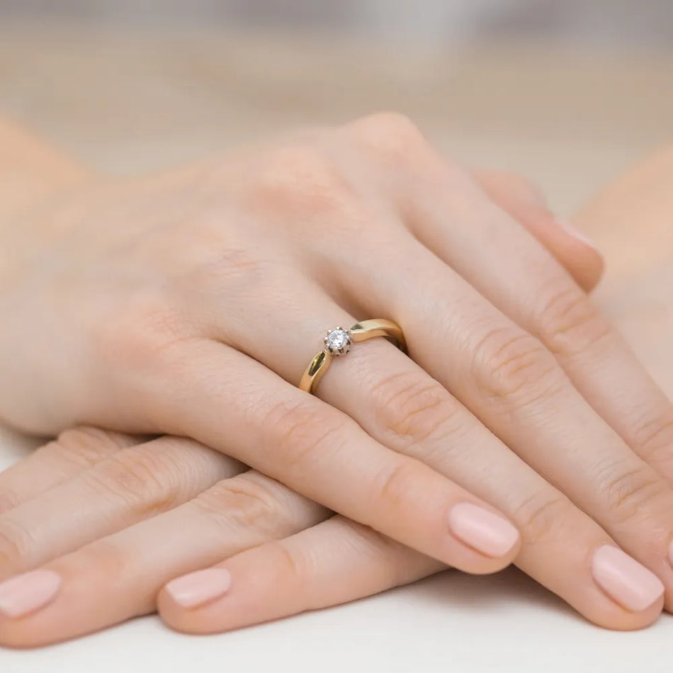 Gold Ring with 0.15ct Diamond