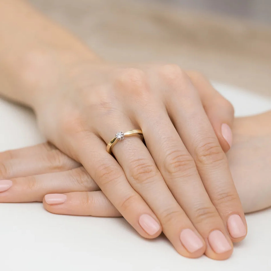 Goldring mit 0,08 ct Diamant