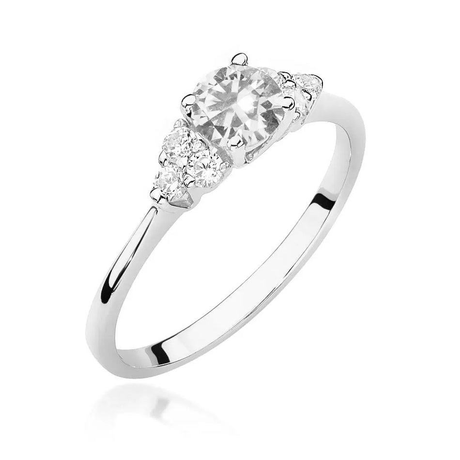 Goldring mit 0,60 ct weißem Saphir und 0,18 ct Diamanten
