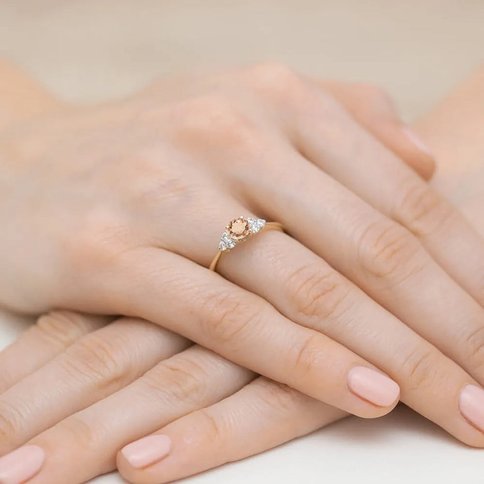 Gold Ring with 0.40ct Morganite and 0.18ct Diamonds