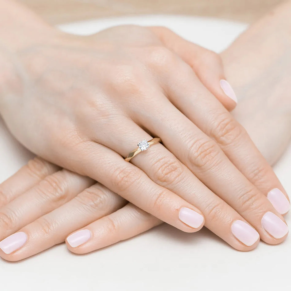 Gold Ring with 0.25ct Diamond