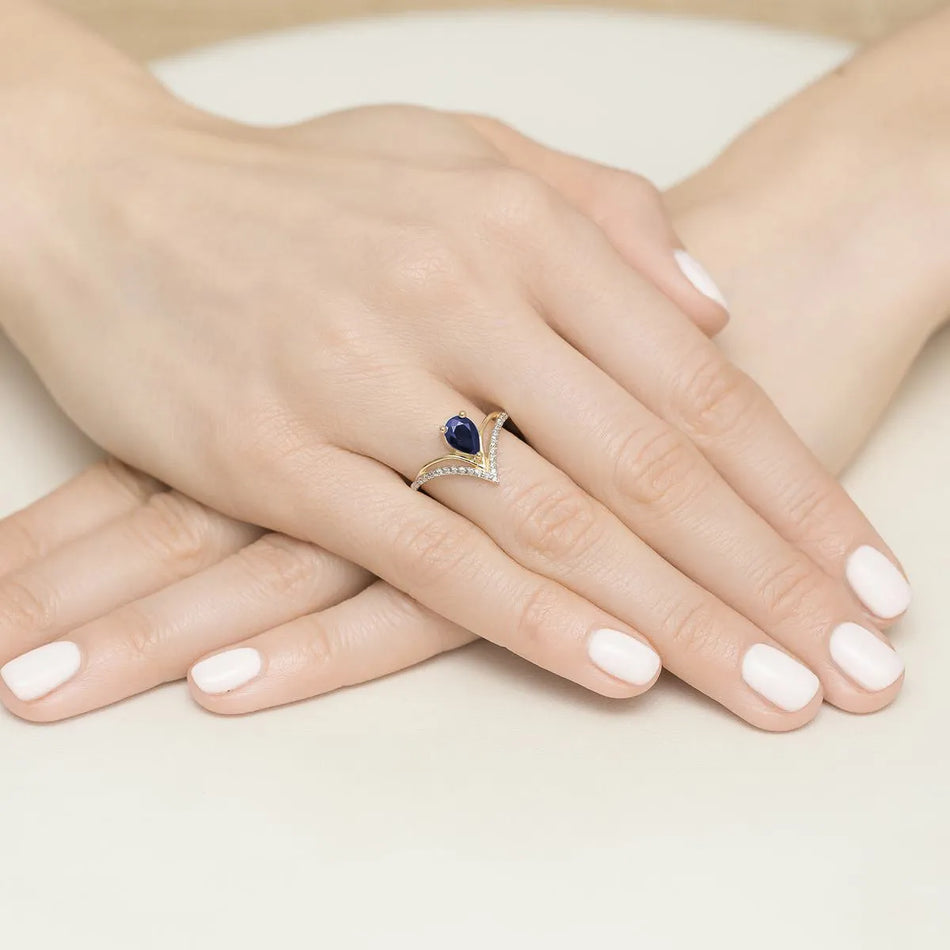 Gold Ring with 0.60ct Sapphire and 0.125ct Diamonds