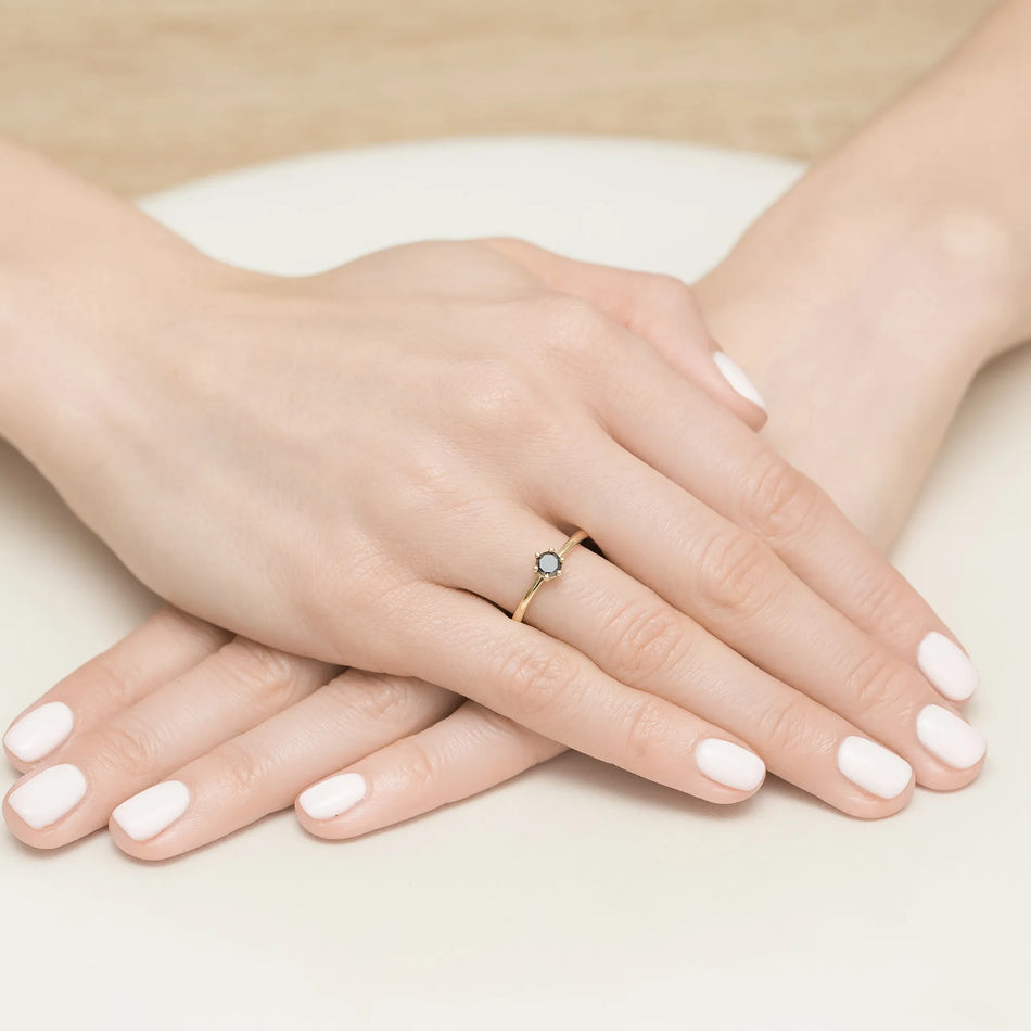 Goldring mit 0,30 ct schwarzem Diamant